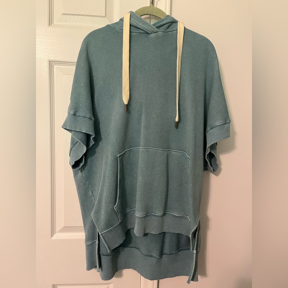 American Eagle short sleeve oversized hoodie